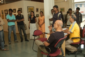 Prabhakar Kolte talking to students at Indiaart